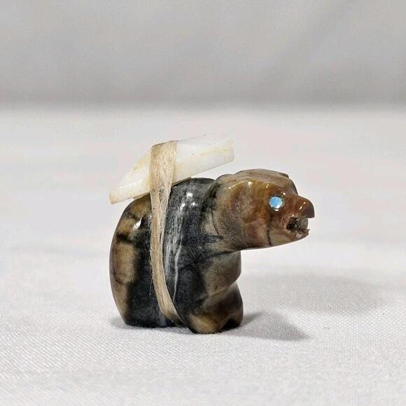 Vintage Native American Zuni Tribe Carved Stone X-Small Fetish Bear With Bundle - Picture 1 of 6
